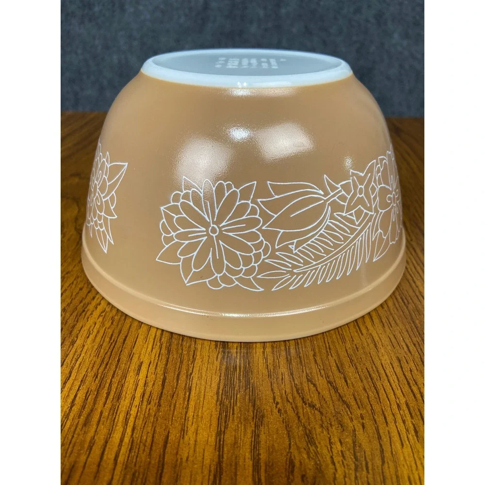 Vintage Pyrex Woodland 402 Mixing Bowl 1.5 Pint Tan White‎ Floral Oven safe